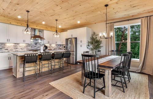 Ranger Cabin | Stunning Views | Sauna | Hot tub | Bar- 2 Kitchens