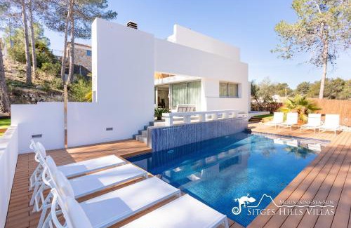 Olivella Villa | Stunning Villa Angeles with Private Pool and AC close to Sitges