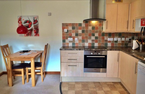 Liverton House | Stunning villa for 2 guests with WIFI, terrace, pets allowed and parking