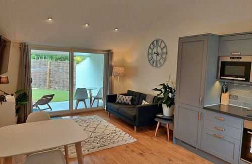 Liverton House | Stunning villa for 2 people with WIFI, hot tub