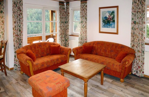 Hornberg House | Stunning villa for 6 guests with WIFI, TV, balcony, pets allowed and parking