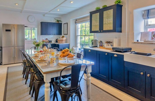 Kingsand House | Stunning villa for 10 people with WIFI and pets allowed