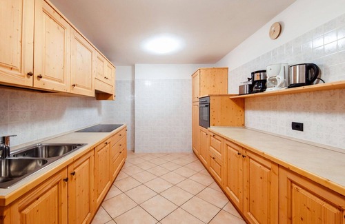 Mazzin House | Stunning villa for 11 people with WIFI and TV