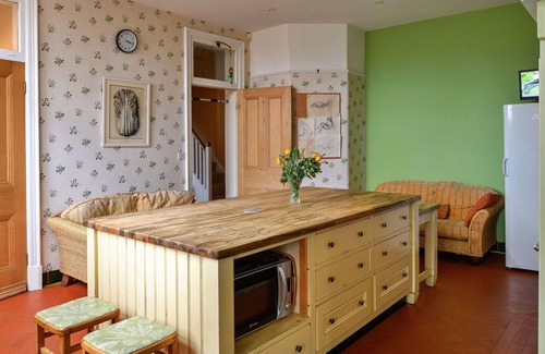 Carlisle House | Stunning villa for 19 people with WIFI, hot tub, TV, terrace and pets allowed