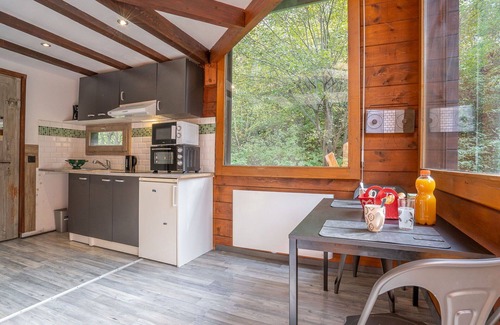 Les Bossons House | Stunning villa for 2 guests with WIFI, TV, balcony, pets allowed and parking