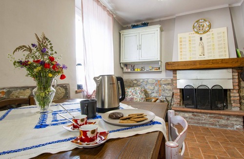Pistoia House | Stunning villa for 2 guests with WIFI, pets allowed and parking