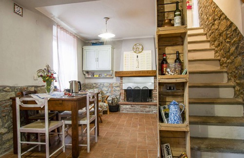 Pistoia House | Stunning villa for 2 guests with WIFI, pets allowed and parking