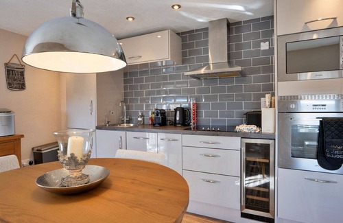 Buxton House | Stunning villa for 2 people with WIFI and parking