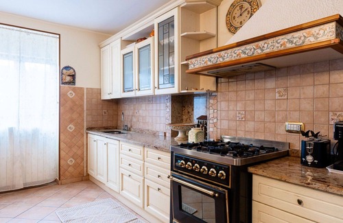 Taggia House | Stunning villa for 4 guests with WIFI, terrace, pets allowed, panoramic view and parking