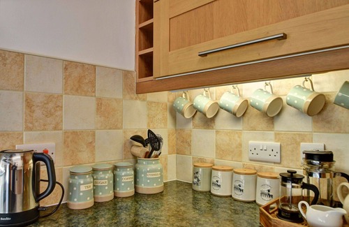 Hawes House | Stunning villa for 4 guests with WIFI, pets allowed and parking