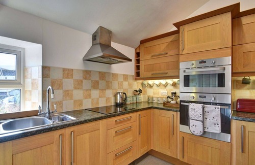 Hawes House | Stunning villa for 4 guests with WIFI, pets allowed and parking
