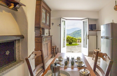 Verbania House | Stunning villa for 4 people with WIFI, TV, patio and pets allowed