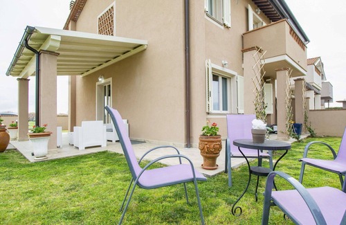 Cascine-La Croce House | Stunning villa for 6 people with WIFI, A/C, TV, patio, pets allowed and parking