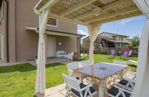 Cascine-La Croce House | Stunning villa for 6 people with WIFI, A/C, TV, patio, pets allowed and parking