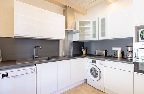 Bauduen House | Stunning villa for 8 guests with WIFI, TV, terrace and pets allowed