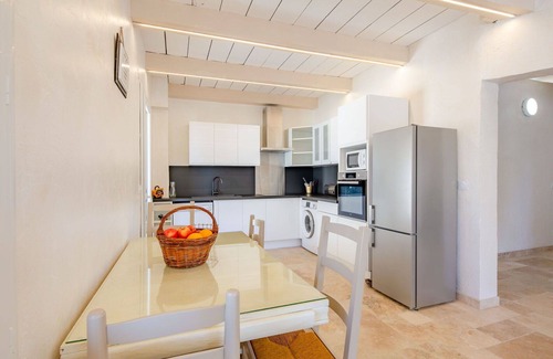 Bauduen House | Stunning villa for 8 guests with WIFI, TV, terrace and pets allowed