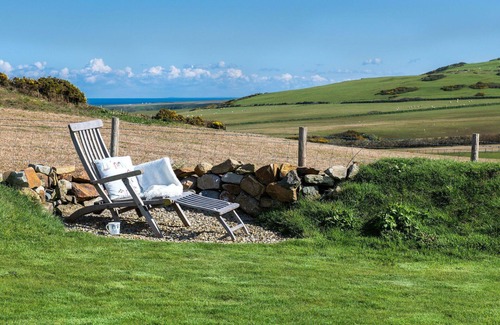 Garn Fadryn House | Stunning villa for 8 people with WIFI, TV and balcony