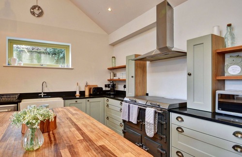 Summerbridge House | Stunning villa for 8 people with WIFI and parking