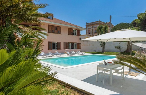 Marsala House | Stunning villa for 8 people with A/C, WIFI, private pool, hot tub, TV, terrace and parking