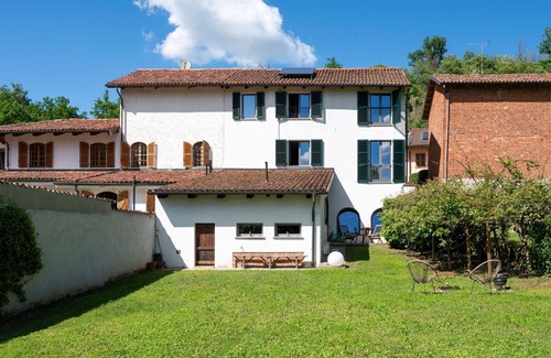 Asti House | Stunning villa for 9 guests with WIFI, TV and pets allowed