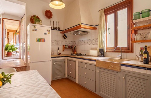 Binissalem House | Stunning villa for 4 guests with WIFI, A/C, TV, patio and parking