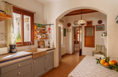 Binissalem House | Stunning villa for 4 guests with WIFI, A/C, TV, patio and parking