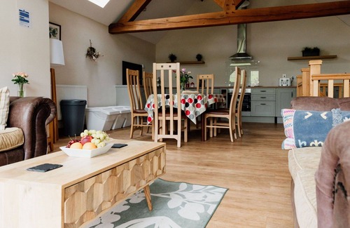 Devils Bridge House | Stunning villa for 19 people with WIFI, hot tub and pets allowed