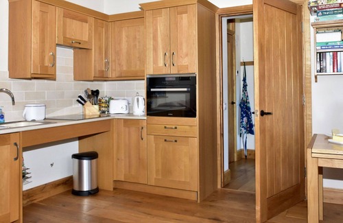 Wollerton House | Stunning villa for 3 people with TV and pets allowed