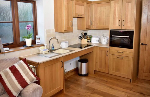 Wollerton House | Stunning villa for 3 people with TV and pets allowed