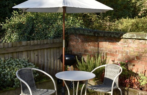 Wollerton House | Stunning villa for 3 people with TV and pets allowed