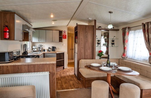 Helston House | Stunning villa for 6 guests with pool, WIFI, terrace and pets allowed
