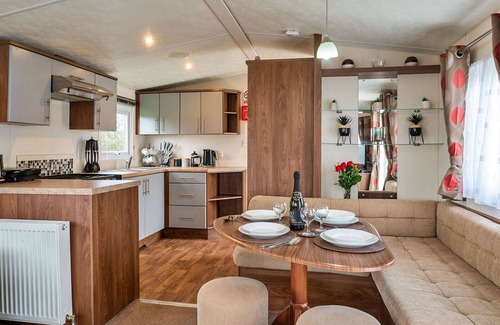 Helston House | Stunning villa for 6 guests with pool, WIFI, terrace and pets allowed