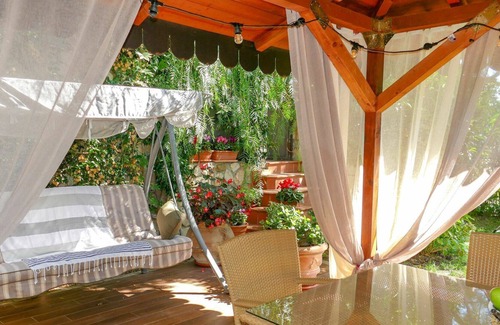 Ventimiglia House | Stunning villa for 6 guests with WIFI, TV, patio, pets allowed and parking