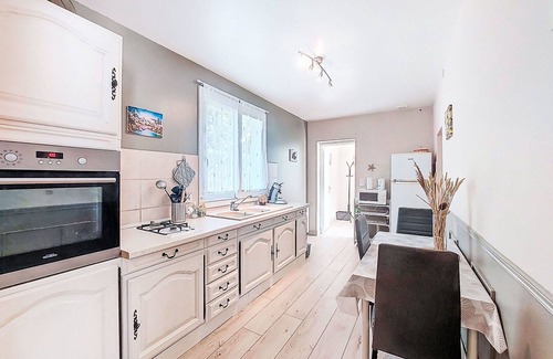 Saint-Christoly-Medoc House | Stunning villa for 5 people with WIFI, TV, terrace, pets allowed and parking
