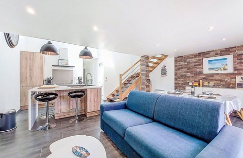 Naujac-Sur-Mer Villa | Stunning villa for 6 people with WIFI, pool, TV, terrace and parking
