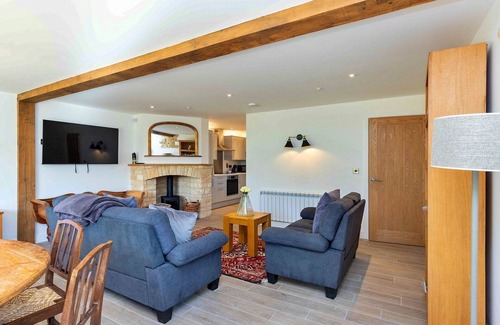 Thurlby House | Stunning villa for 6 guests with WIFI, pets allowed and parking