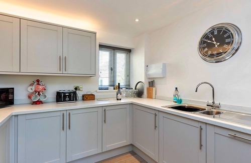 Thurlby House | Stunning villa for 6 guests with WIFI, pets allowed and parking