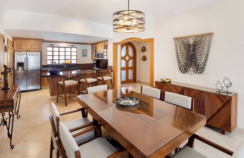 Los Cabos Villa | Stunning Villa in Medano Beach Oceanfront Resort! Close to downtown Cabo!
