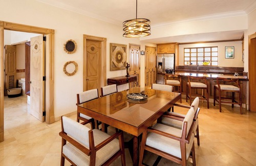 Los Cabos Villa | Stunning Villa in Medano Beach Oceanfront Resort! Close to downtown Cabo!