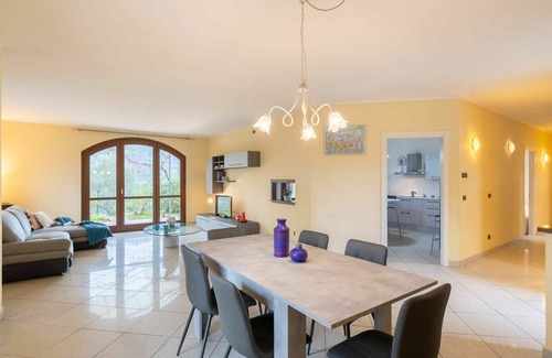 Cisano sul Neva House | Stunning villa for 6 guests with WIFI, hot tub, A/C, TV, patio, pets allowed and panoramic view