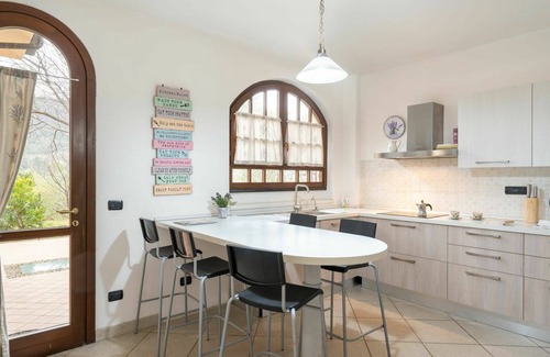Cisano sul Neva House | Stunning villa for 6 guests with WIFI, hot tub, A/C, TV, patio, pets allowed and panoramic view