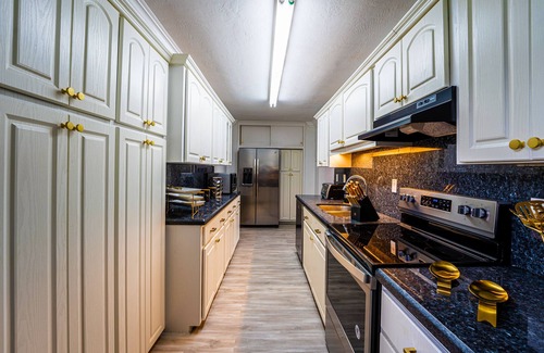 Pembroke Pines Villa | Stunning Villa w/Gameroom Hot Tub, Pool Near Beach