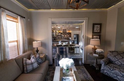 Canon City House | Stunning Vintage Victorian-Era Cottage - Walk to train/river/park/downtown.