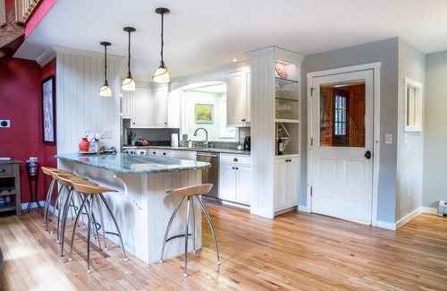 Warren House | Stunning Warren Village Home