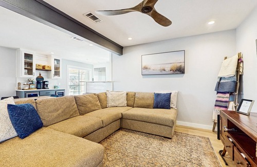 Flour Bluff House | Stunning waterfront home on the canal with large yard & covered patio