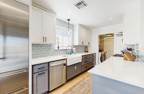 Flour Bluff House | Stunning waterfront home on the canal with large yard & covered patio