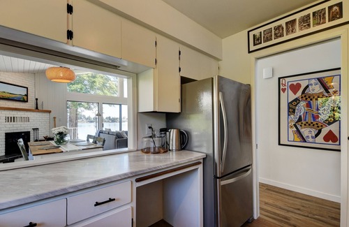 Sidney House | Stunning Waterfront 2-Bedroom Home in Sidney