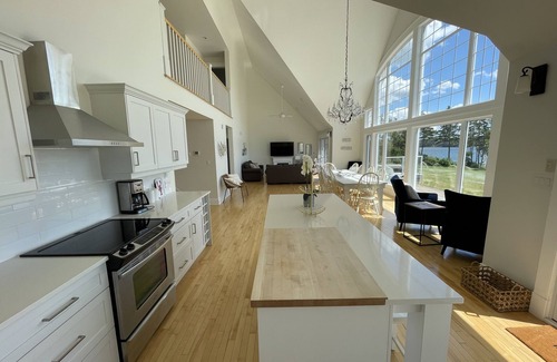 French River House | Stunning Waterfront Property With Hot Tub & Outdoor Dining