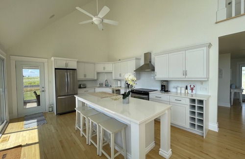 French River House | Stunning Waterfront Property With Hot Tub & Outdoor Dining