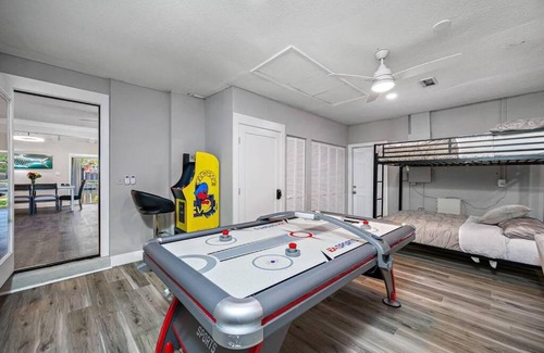 Tampa Shores House | Stunning Waterfront Canal Home Heated Pool/Hot tub Amazing Views
